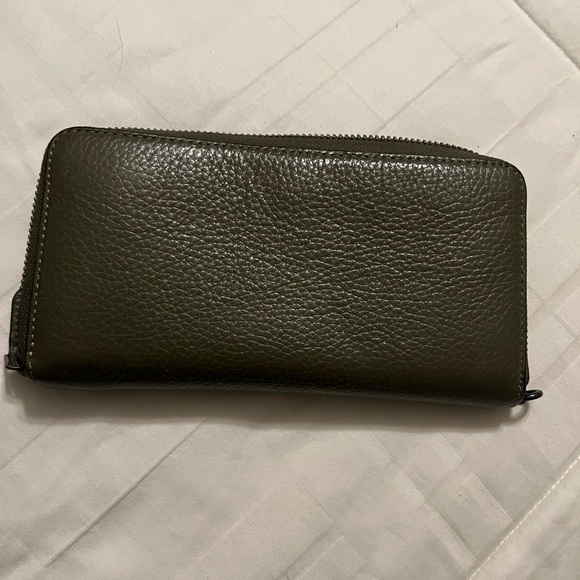 Brand new vintage Green Coach Zip Around Wallet - Picture 2 of 6